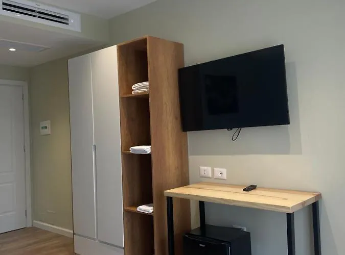 Adria فندق غوليم